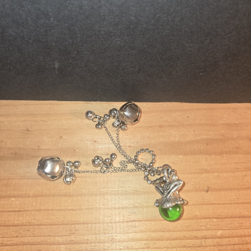 BEAUTIFUL SIGNED CCI PEWTER GREEN GLASS BALL FROG FAIRY BELLS CHARM - Picture 4 of 8